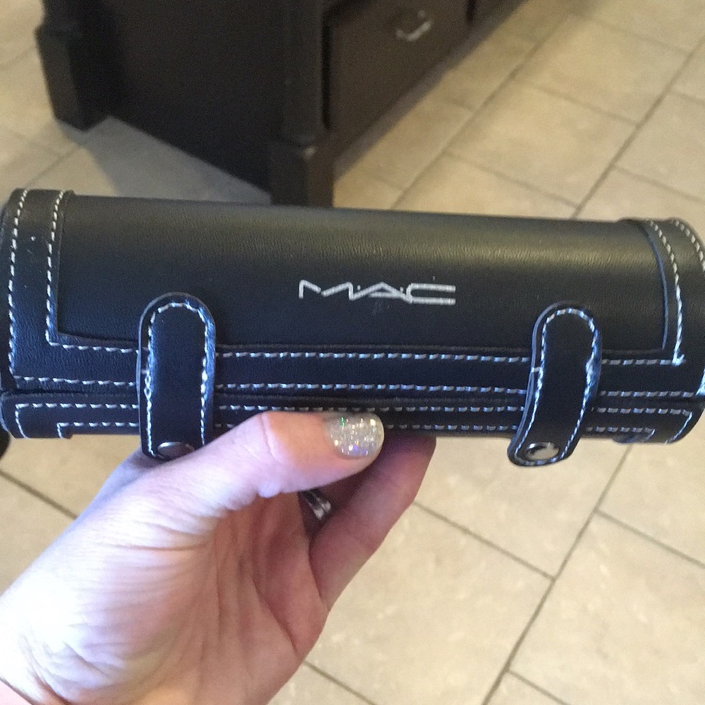 Mac makeup brushes
